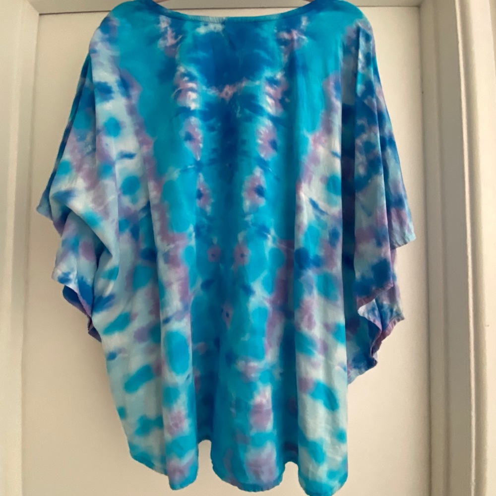 Tie dye U-Shaped Top. %100 Rayon